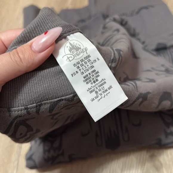 haunted mansion creepy wallpaper sweatshirt 🩶 size 2XL new with tags - Picture 3 of 4